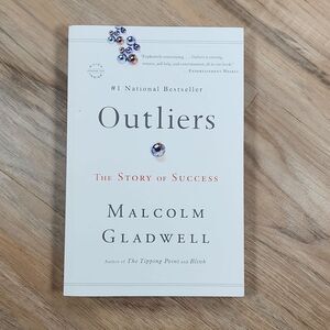 🔺️NWOT Outliers by Malcolm Gladwell Book
